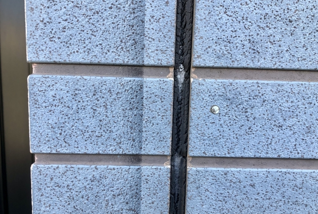 コーキングの黒い汚れ