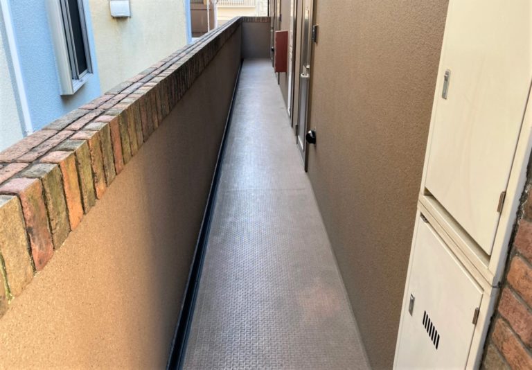 共用廊下の廊下 長尺シート工事前