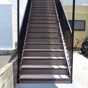 外階段の長尺シート貼り付け後 外階段の長尺シート貼り付け後