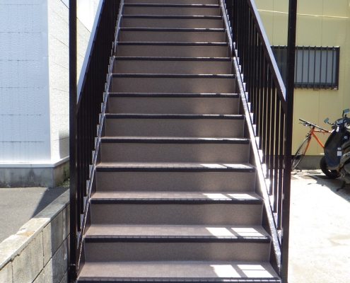 外階段の長尺シート貼り付け後