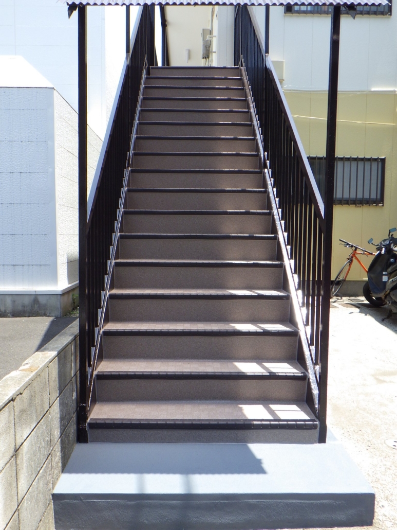 外階段の長尺シート貼り付け後